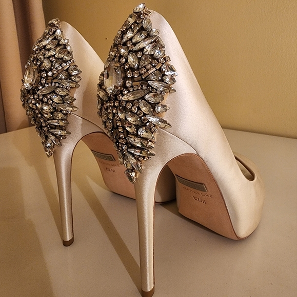 BADGLEY MISCHKA Kiara Embellished Peep-toe Pump - Picture 3 of 7